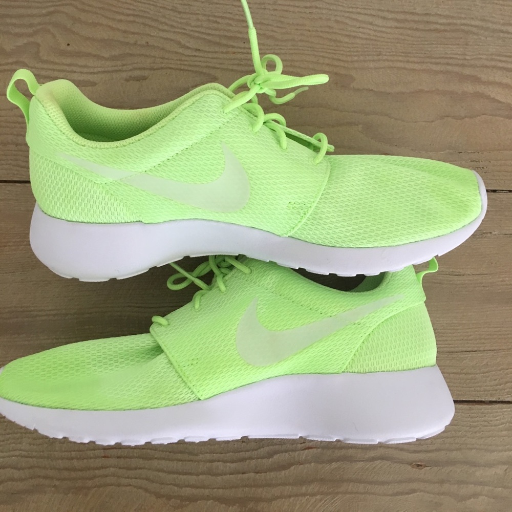 Nike Free Runs Size 8 NEON Green